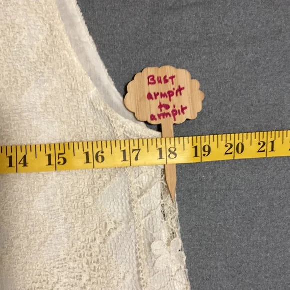 Band of Gypsies Boho Sheer
Lightweight lace lined Vest Size M cream/ivory color - Picture 8 of 11